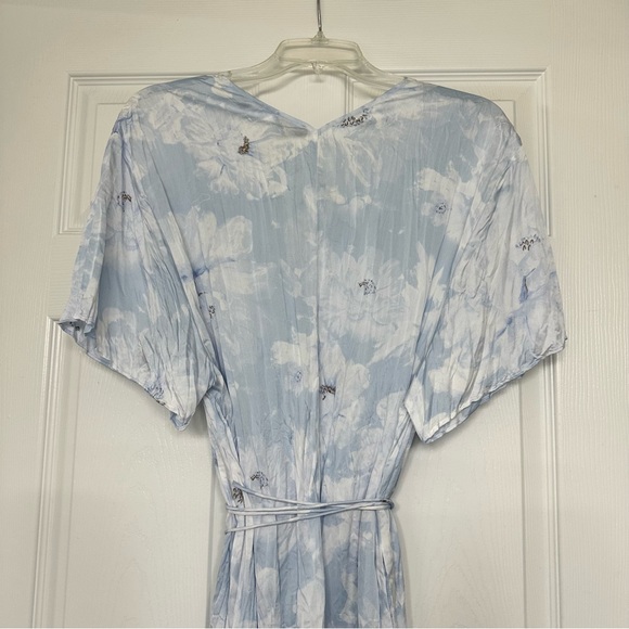 VINCE Painted Magnolia V-Neck Dress - Picture 9 of 11